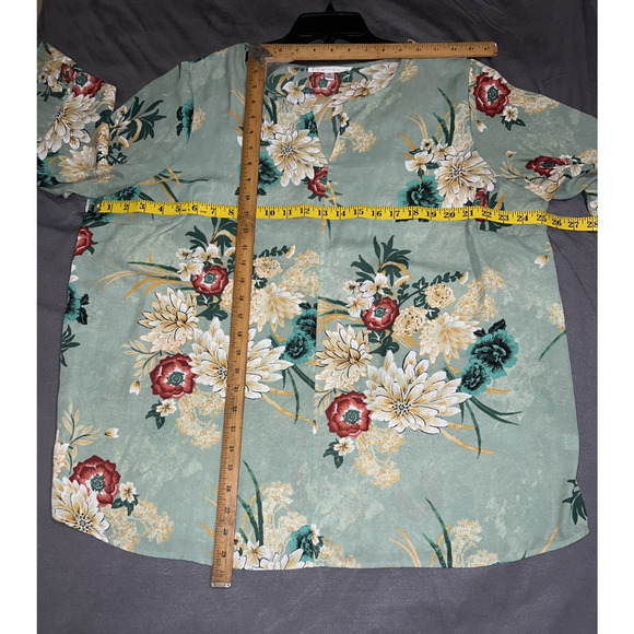 Violet & Claire Top Size 2X Green Floral Accordion Pleated Sleeves V-neck Tunic - Picture 6 of 10